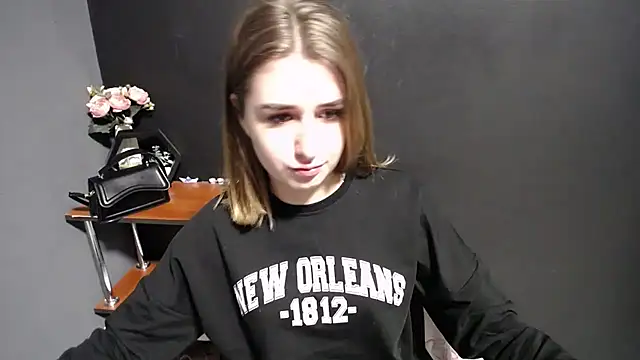 Snapshot of Sunny_siren chatting on 02/13/26, 01:33 Sunny siren online show from 02/13/26, 01:33