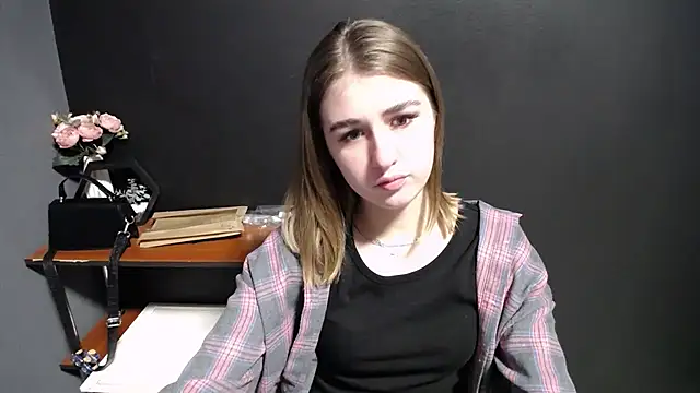 Snapshot of Sunny_siren chatting on 02/19/26, 01:30 Sunny siren online show from 02/19/26, 01:30