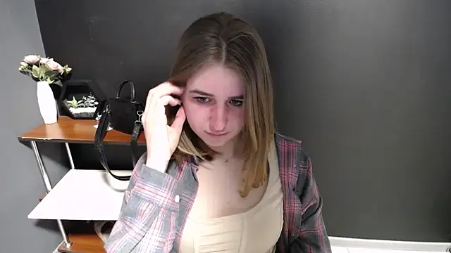 Sunny siren online show from 03/23/26, 01:55