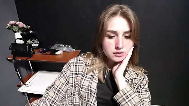 Snapshot of Sunny_siren chatting on 05/12/26, 01:06 Sunny siren online show from 05/12/26, 01:06