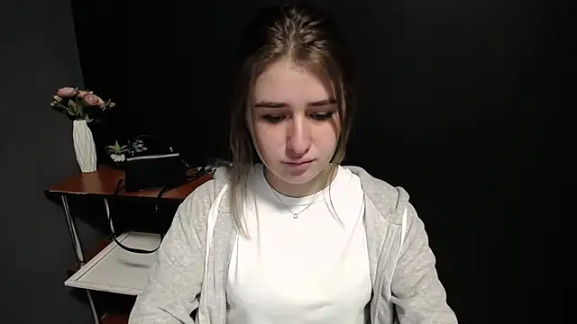 Sunny siren online show from 03/27/26, 01:45