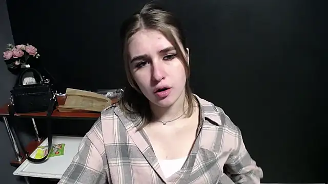 Snapshot of Sunny_siren chatting on 02/02/26, 03:44 Sunny siren online show from 02/02/26, 03:44