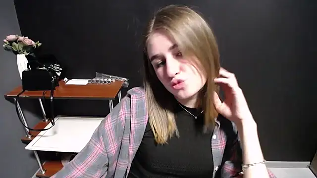 Sunny siren online show from 03/16/26, 01:37