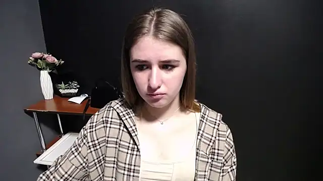 Sunny siren online show from 03/28/26, 01:45