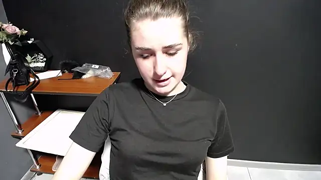 Snapshot of Sunny_siren chatting on 05/19/26, 12:23 Sunny siren online show from 05/19/26, 12:23