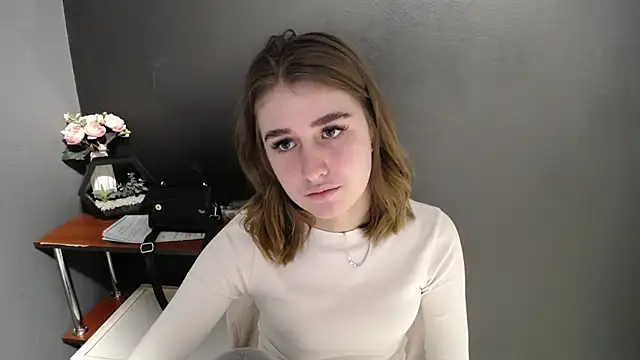 Snapshot of Sunny_siren chatting on 02/17/26, 02:03 Sunny siren online show from 02/17/26, 02:03