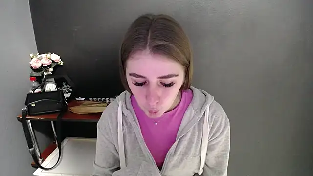 Snapshot of Sunny_siren chatting on 02/18/26, 01:29 Sunny siren online show from 02/18/26, 01:29