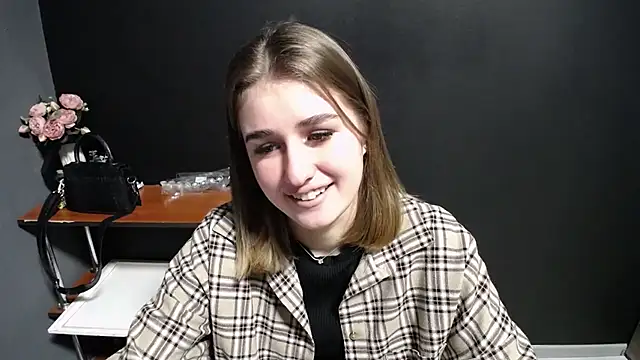 Snapshot of Sunny_siren chatting on 01/15/26, 01:47 Sunny siren online show from 01/15/26, 01:47