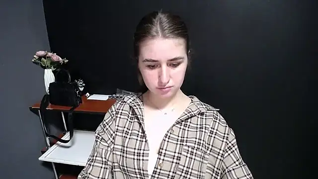 Sunny siren online show from 03/18/26, 02:19