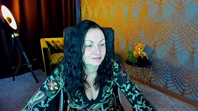 IrissMoon online show from 04/14/26, 05:45