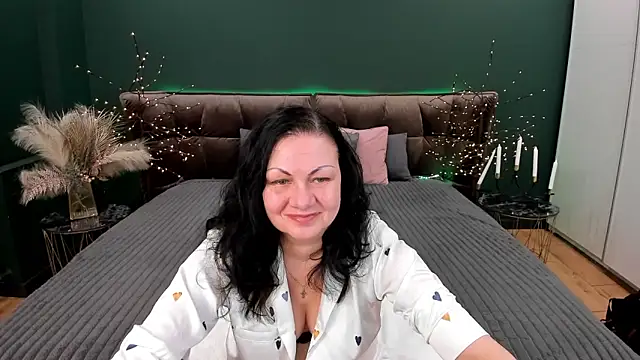 IrissMoon online show from 03/16/26, 06:21