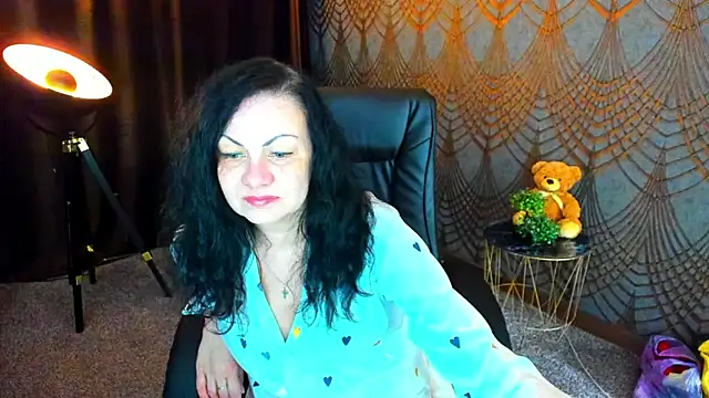 IrissMoon online show from 05/20/26, 04:15