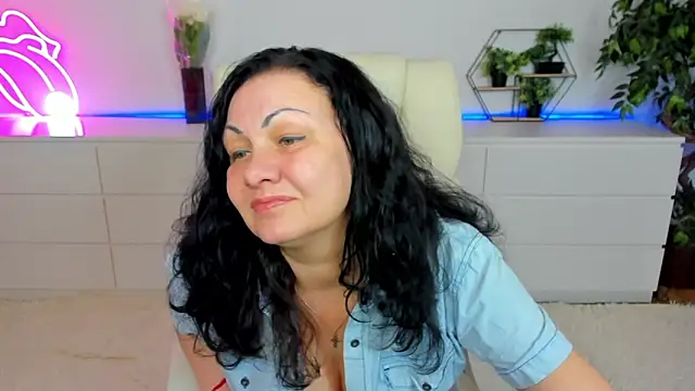 IrissMoon online show from 03/08/26, 06:22