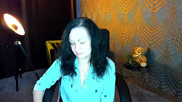 IrissMoon online show from 05/22/26, 11:41
