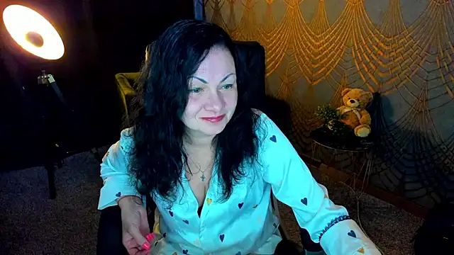 IrissMoon online show from 05/28/26, 06:32