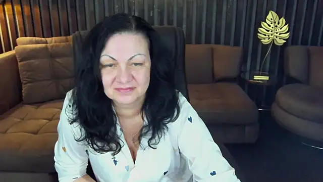 IrissMoon online show from 04/26/26, 05:49
