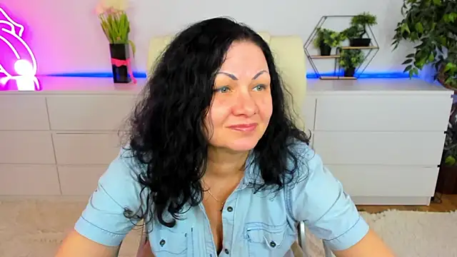 IrissMoon online show from 03/12/26, 06:28