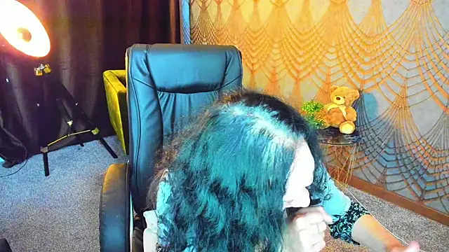 IrissMoon online show from 05/11/26, 02:45