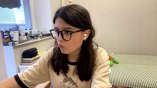 Snapshot of SaintMari chatting on 07/16/26, 01:30 SaintMari online show from 07/16/26, 01:30