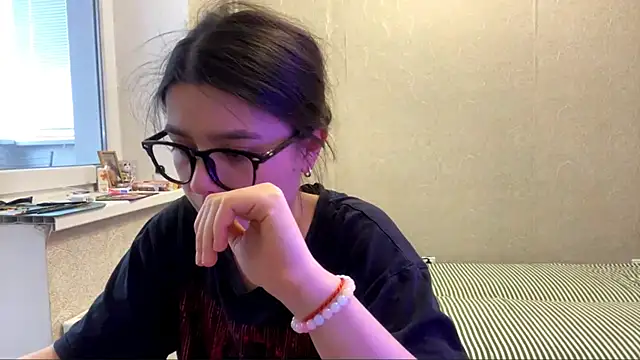Snapshot of SaintMari chatting on 05/21/26, 12:24 SaintMari online show from 05/21/26, 12:24