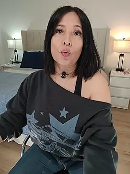 Snapshot of candyxtreox chatting on 02/03/26, 12:21 candyxtreox online show from 02/03/26, 12:21