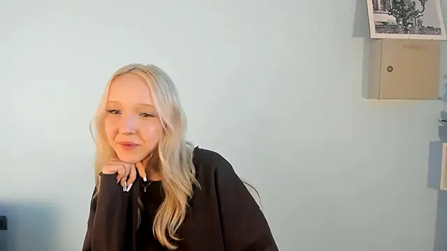 LatrinaNivala online show from 01/16/26, 11:36