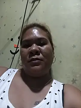 Snapshot of queen_lovely69 chatting on 01/17/26, 12:42 queen lovely69 online show from 01/17/26, 12:42