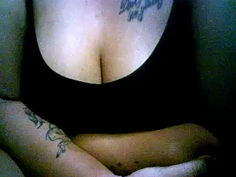 Snapshot of queen_lovely69 chatting on 01/15/26, 04:10 queen lovely69 online show from 01/15/26, 04:10