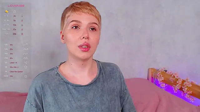 Snapshot of Elise_Day chatting on 05/23/26, 01:43 Elise Day online show from 05/23/26, 01:43