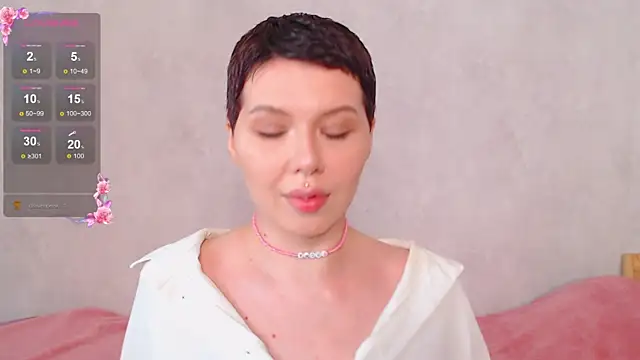 Snapshot of Elise_Day chatting on 05/17/26, 10:04 Elise Day online show from 05/17/26, 10:04