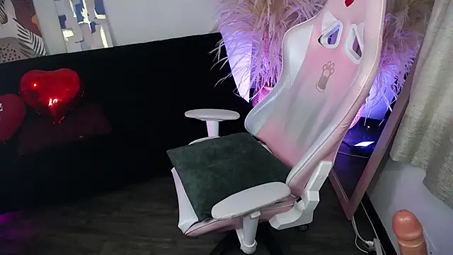 teylo80as online show from 04/23/26, 12:11