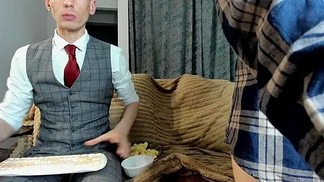 monikalarsen online show from 04/03/26, 05:30