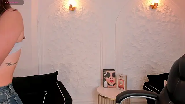 BellaThompsonX online show from 06/07/26, 04:18