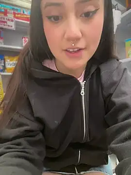 Snapshot of StrawberryPink_ chatting on 05/21/26, 11:40 StrawberryPink online show from 05/21/26, 11:40