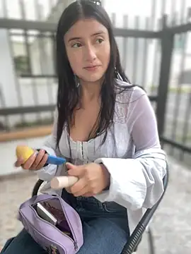 StrawberryPink  online show from 04/04/26, 11:28