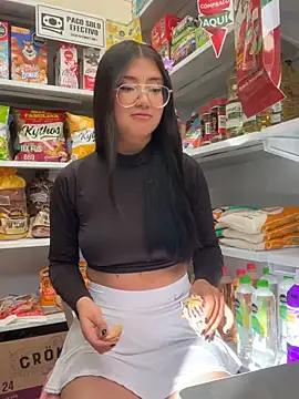 StrawberryPink  online show from 02/28/26, 12:38