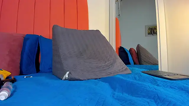 rose thompson19 online show from 04/11/26, 08:01