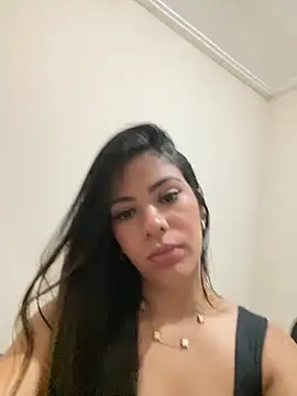 paola oliveira online show from 03/10/26, 01:04