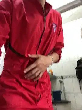 Snapshot of santiObrero chatting on 02/11/26, 03:56 santiObrero online show from 02/11/26, 03:56