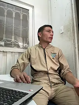 santiObrero online show from 04/13/26, 08:24