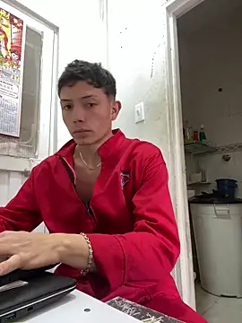 Snapshot of santiObrero chatting on 02/04/26, 04:35 santiObrero online show from 02/04/26, 04:35