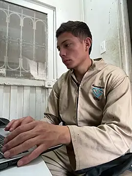 santiObrero online show from 04/21/26, 03:51