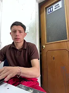 Snapshot of santiObrero chatting on 02/14/26, 02:50 santiObrero online show from 02/14/26, 02:50