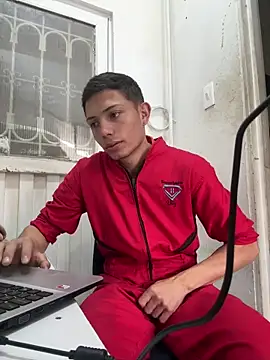 santiObrero online show from 04/15/26, 03:49