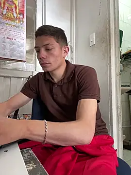 Snapshot of santiObrero chatting on 02/27/26, 04:29 santiObrero online show from 02/27/26, 04:29