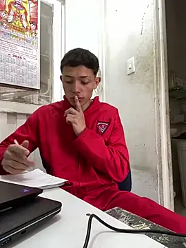 Snapshot of santiObrero chatting on 02/02/26, 03:11 santiObrero online show from 02/02/26, 03:11