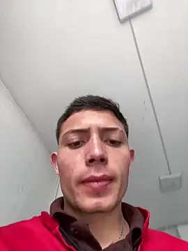 Snapshot of santiObrero chatting on 02/20/26, 03:25 santiObrero online show from 02/20/26, 03:25