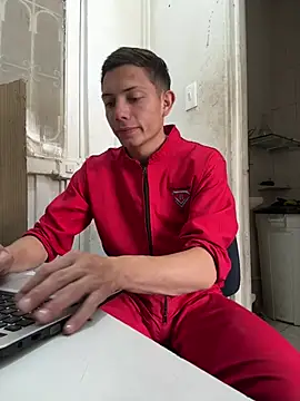 santiObrero online show from 03/28/26, 03:13