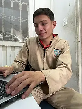 Snapshot of santiObrero chatting on 07/09/26, 03:00 santiObrero online show from 07/09/26, 03:00