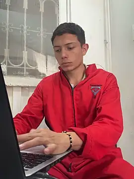 santiObrero online show from 04/28/26, 03:38